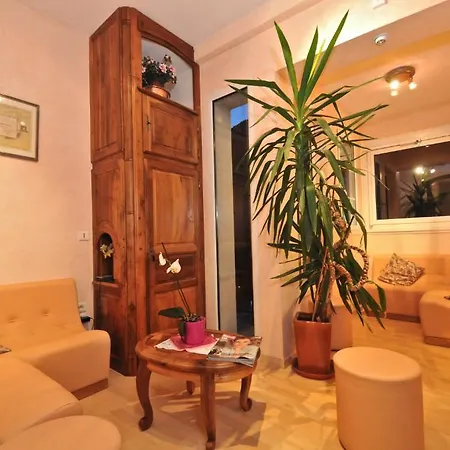 La Montagne Fleurie ホテル 3*